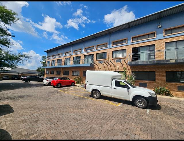 466M² OFFICE TO LET IN NORTH RIDING